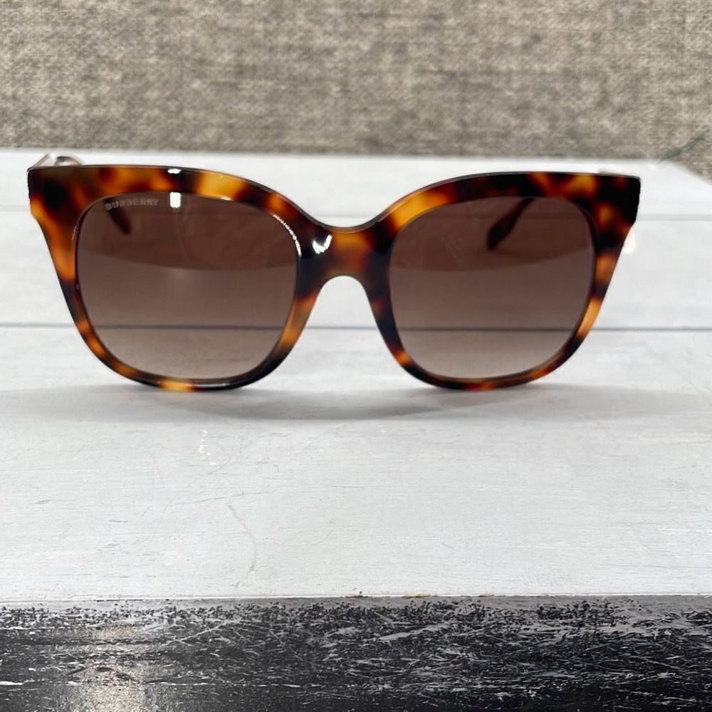 Burberry Sunglasses Womans‎ Tortoise Frames Black and Brown Rectangular Frames W